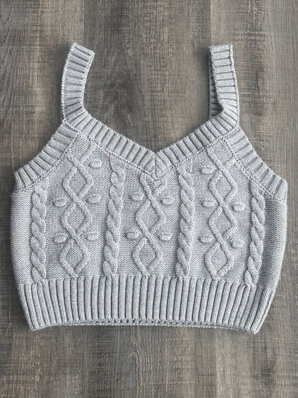 💞 Women’s Medium Light Gray Cable Knit Cropped Tank Top